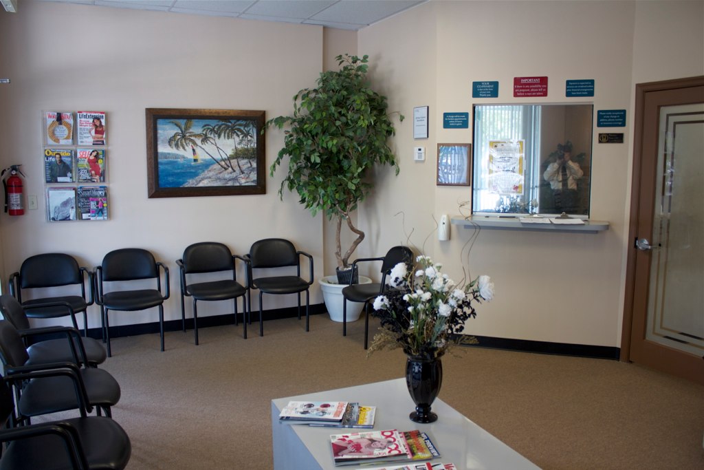 The waiting room of Broward Health & Wellness in Margate Florida 33603 chiropractor